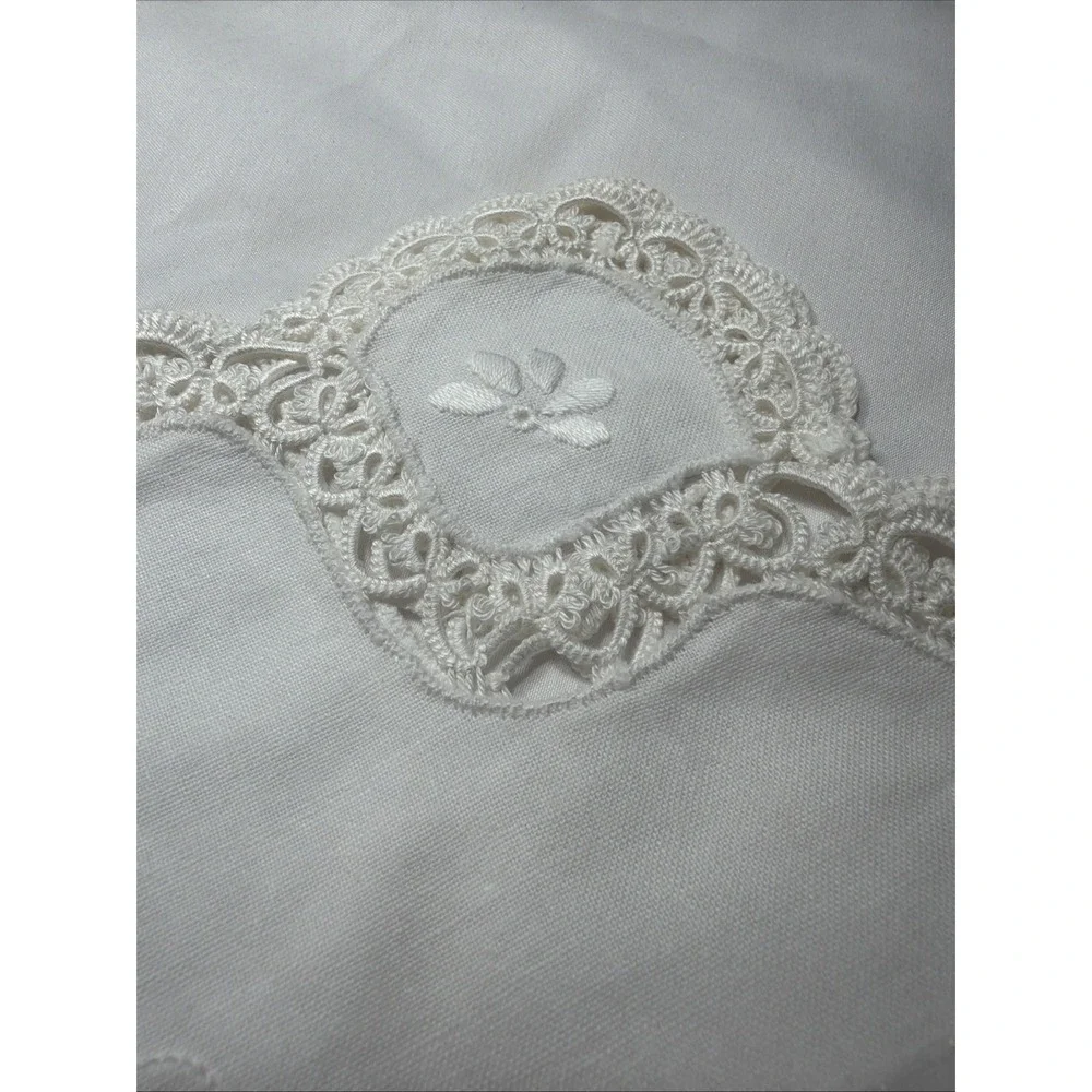 NIP VTG Cotton Embroidered White Battenberg Lace Placemats Scalloped Edges (6)